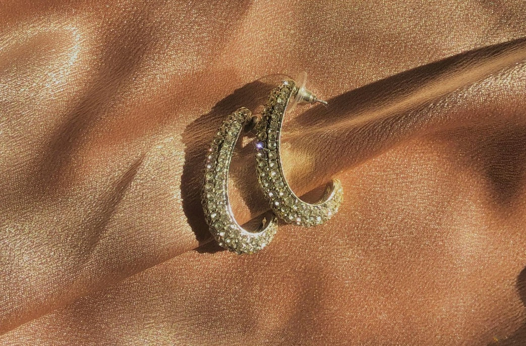 Diamond Dangle Earrings That Move with You in Fall Weather