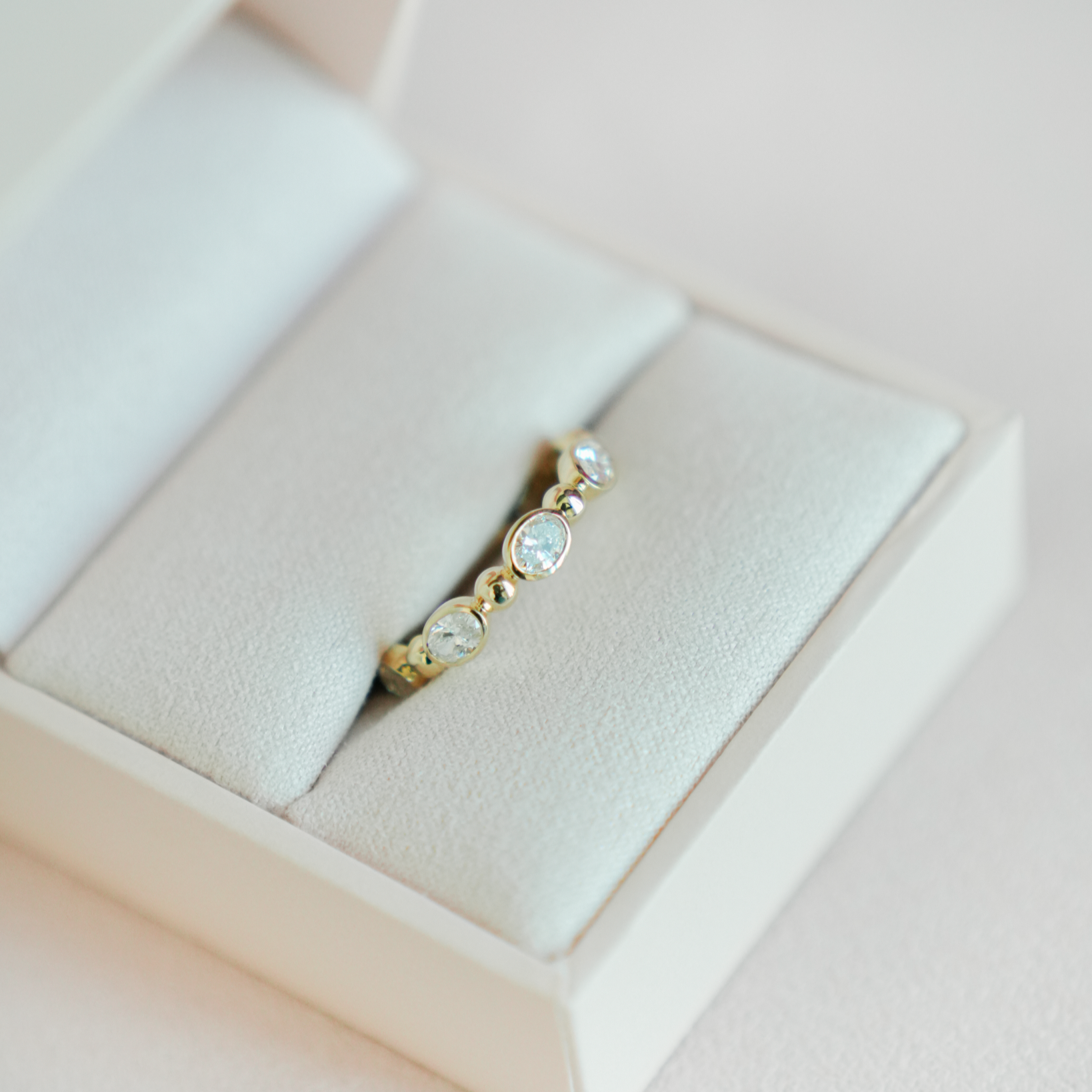 Beaded Bezel Oval Band