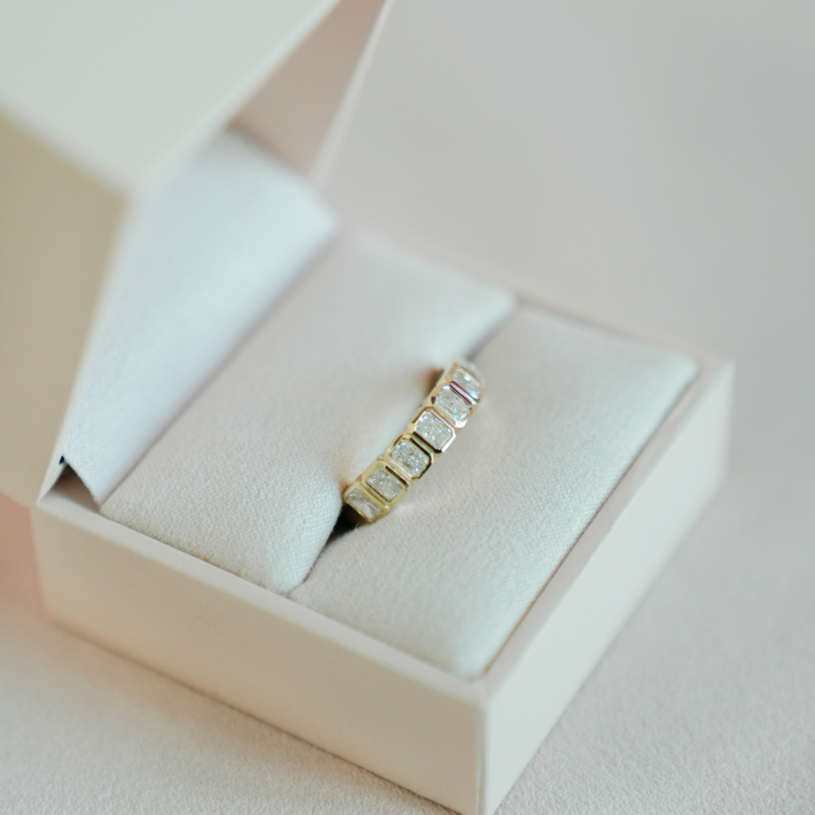 Bezeled Radiant Band