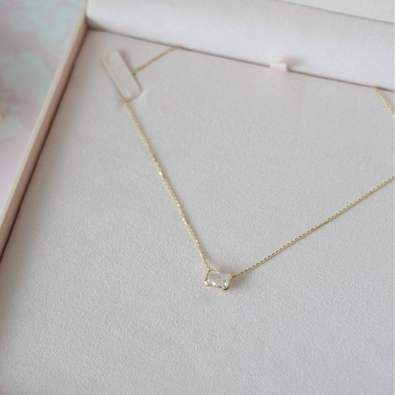 Half Bezel Pendant- Radiant